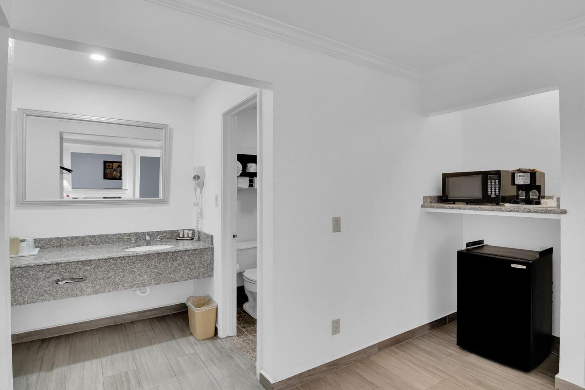 Three Rivers Executive Inn & Suites By Oyo Exteriér fotografie