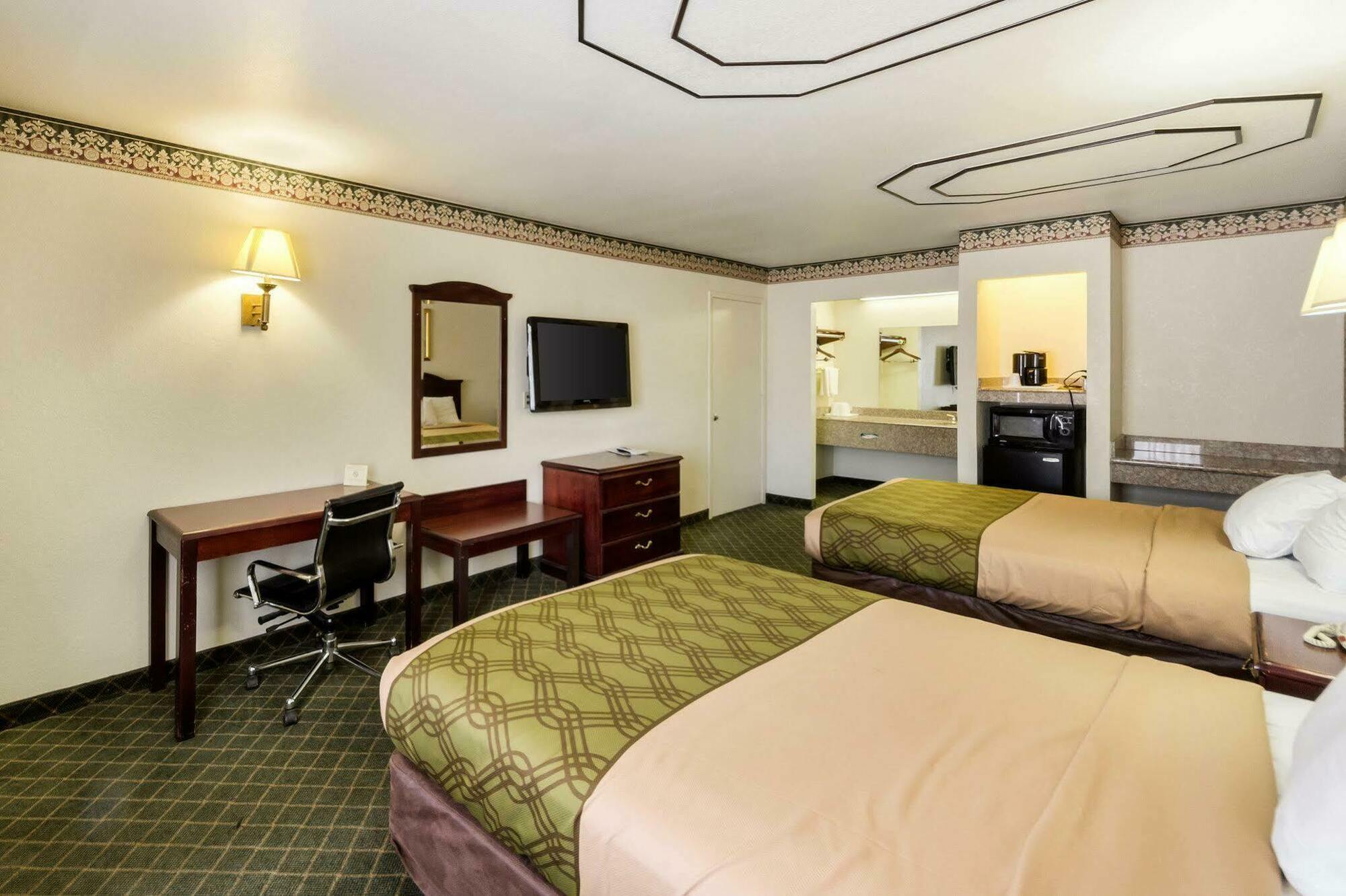 Three Rivers Executive Inn & Suites By Oyo Exteriér fotografie